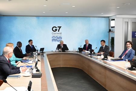 　６月１４日　台湾総統府は主要７カ国首脳会議（Ｇ７サミット）の共同声明に台湾海峡の平和と安定が明記されたことを受け、台湾が「善を促進する力」になると表明し、国際社会により大きな支持を求めていく考えを示した。写真は６月１２日、オーストラリアや韓国ども招待された拡大会合。６月１２日撮影（２０２１年　Leon Neal/Pool via REUTERS）