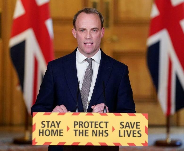 英国のラーブ外相は、新型コロナウイルス感染発生の経緯や拡大阻止の可否を巡り、中国は厳しい質問に答えなくてはならないとの考えを示した。ロンドンの首相官邸で撮影、提供写真（2020年　ロイター/Andrew Parsons/10 Downing Street/Handout）