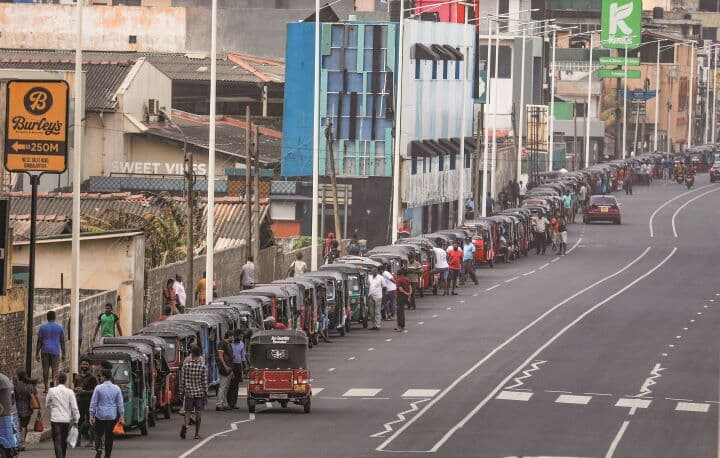 DINUKA LIYANAWATTE-REUTERS