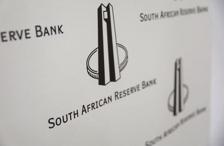 南アフリカ準備銀行（ＳＡＲＢ、中央銀行）は２１日の会合で、主要政策金利のレポ金利を８．２５％に据え置くと決定した。１月２６日撮影（２０２３年　ロイター/Siphiwe Sibeko）