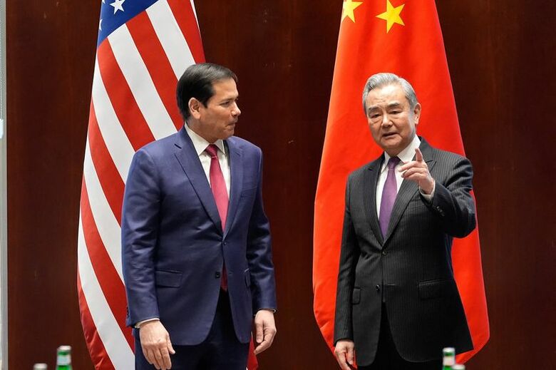 ルビオ米国務長官（左）と中国の王毅外相。2月13日、ミュンヘンで撮影。Alex Brandon/Pool via REUTERS