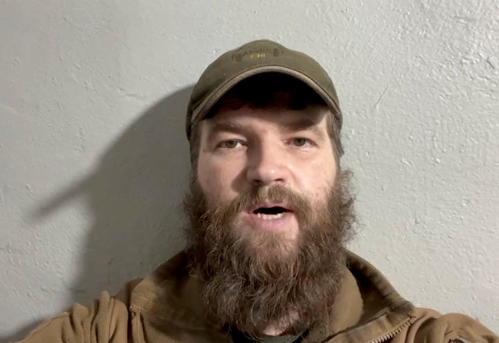 ロシア軍が迫る中、ビデオ声明を出したアゾフ大隊の副司令官（4月24日）　Azov/Handout via REUTERS