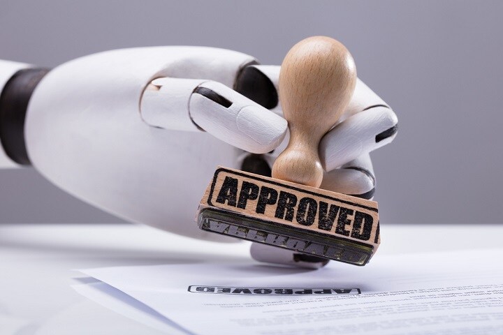 AI上司なら思い込みや偏見なしで客観的に評価してくれるかも？　AndreyPopov-iStock.