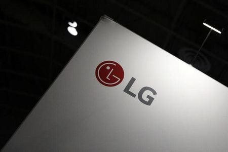 　１２月８日、韓国ＬＧ電子のインド法人は、新規株式公開（ＩＰＯ）を申請した。写真のロゴ。ＬＧ電子カナダのトロントで２０２２年６月撮影（２０２４　ロイター／Chris Helgren）