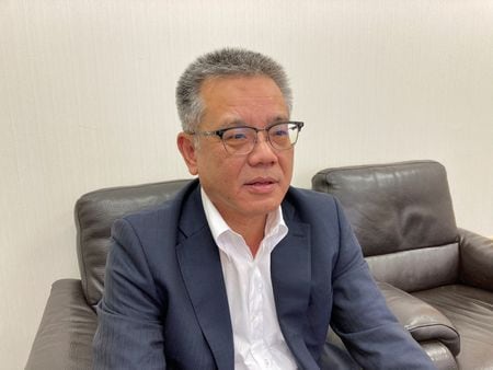 　半導体材料モノマーで世界シェア首位の大阪有機化学工業の安藤昌幸社長はロイターとのインタビューで、機運が高まる半導体素材業界の再編に否定的な考えを示し、競争力強化に必要なのは規模ではなく技術力だと強調した（２０２３年　ロイター／Miho Uranaka）