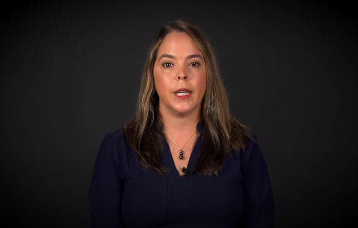 新型コロナの感染拡大のさなかもトランプの関心は大統領選にあったと告発するオリビア・トロイ　RVAT/YOUTUBE