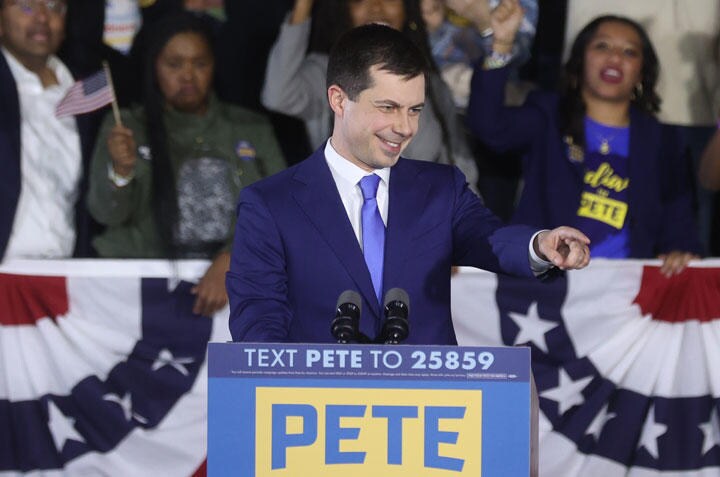 途中経過で首位になったのは若手中道派のブティジェッジ　Jonathan Ernst-REUTERS