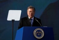 韓国・文大統領「慰安婦問題、加害者の日本が終わったと言ってはならない」