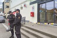 77人犠牲のテロ後も丸腰　「弓矢事件」でノルウェー警察が銃携帯へ