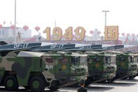 米ペロシ議長が台湾に向かうなか、中国は「空母キラー」ミサイル発射映像を初公開