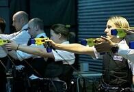 「テーザー銃をください」英警察組織が内相に直談判