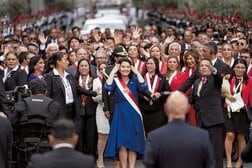 ケイコ・フジモリ新大統領、「波乱」の船出…治安危機のペルーを立て直せるか