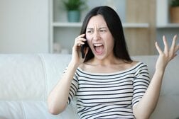 「届いた商品が割れてる！」と返金を迫る客...しかし写真には「不審な点」が 「すぐに分かった」