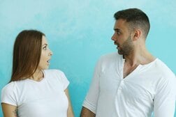 平均的な魅力は女性の顔の方が上？　でも「男性の美しさ」認識にまさかの偏りが