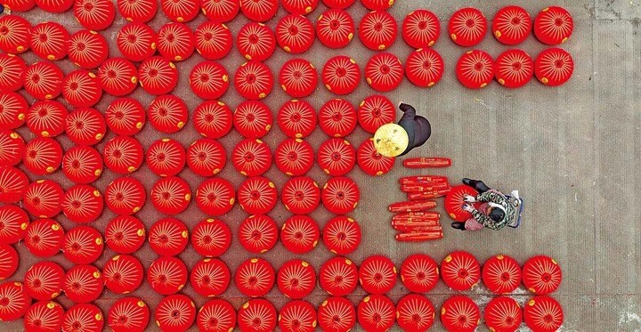 旧正月に向けてランタンを作る浙江省の工場