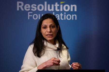 　イングランド銀行（英中央銀行、ＢＯＥ）金融政策委員会（ＭＰＣ）のディングラ委員は、英国のインフレ率が再び急上昇する可能性は低いと述べ、借り入れコストを引き下げるべきとの考えを示した。昨年３月撮影（２０２４年　ロイター/Hannah McKay）