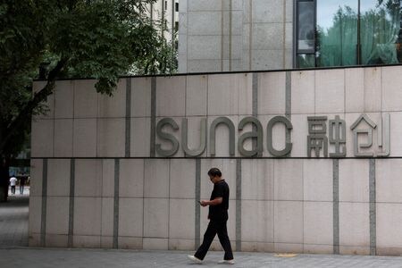 　１月１０日、負債問題を抱えた中国の民営不動産開発大手の融創中国に対し清算が申し立てられた。写真は融創中国のロゴ。北京で２０２３年９月撮影（２０２５　ロイター／Florence Lo）