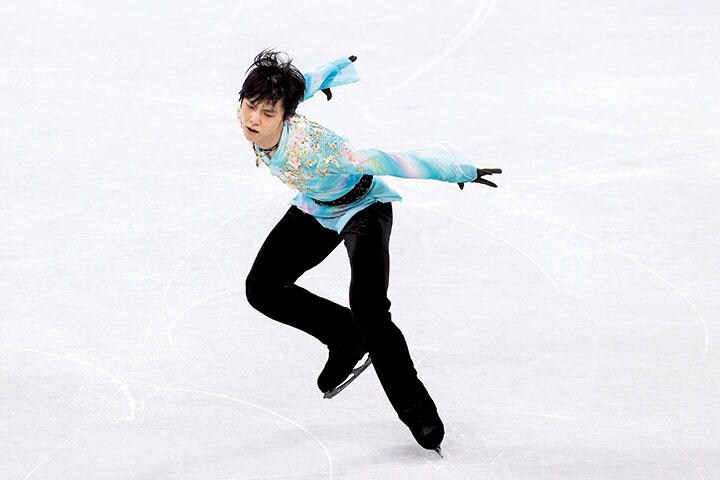 羽生は北京五輪のフリーでクワッドアクセル（4回転半ジャンプ）に挑戦した　CATHERINE IVILL/GETTY IMAGES