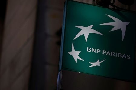 　フランスの銀行大手ＢＮＰパリバが３日発表した第１・四半期決算は、利益が前年同期比で２倍以上に増加した。仏ナントで３月撮影（２０２３年　ロイター／Stephane Mahe）