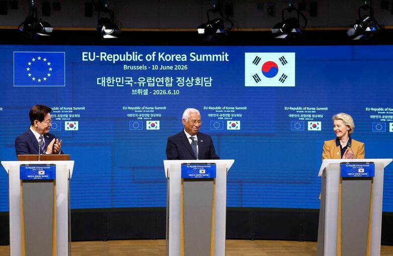 記者会見に臨む韓国の李在明大統領（左）、欧州理事会のコスタ議長（中央）、欧州委員会のフォンデアライエン委員長。ブリュッセルで6月10日撮影。 REUTERS/Yves Herman