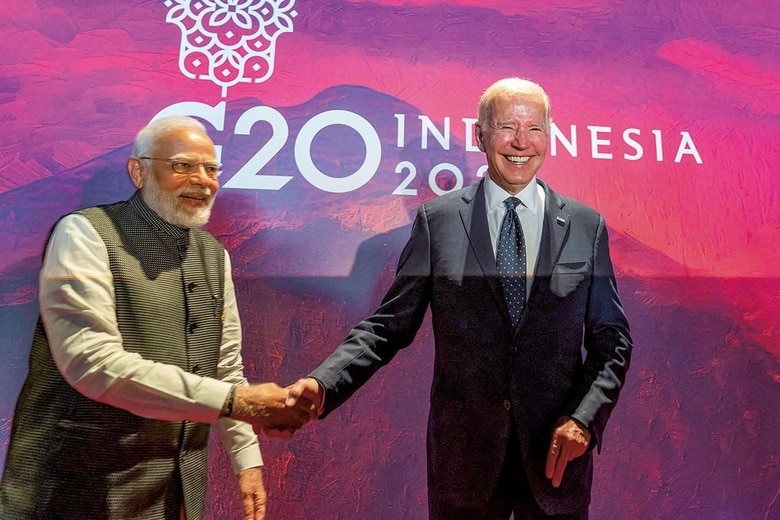 モディ（左）とバイデンはさらに接近（昨年11月のG20バリ・サミット）　ALEX BRANDONｰPOOLｰREUTERS