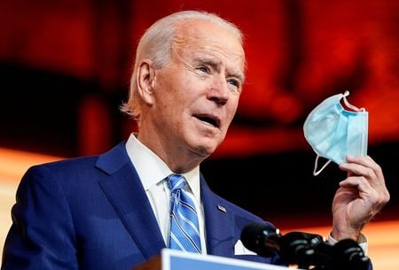 １２月１日、    バイデン次期米大統領は、経済関連の要職に格差問題や労働市場の専門家を指名した。写真は１１月２５日、デラウェア州ウィルミントンで記者会見するバイデン氏（２０２０年　ロイター/Joshua Roberts）