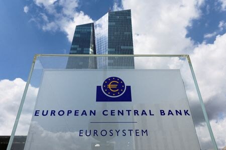 欧州中央銀行（ＥＣＢ）が２５日に公表した７月２１日の理事会の議事要旨で、欧州連合（ＥＵ）でリセッション（景気後退）のリスクが高まっているにもかかわらず、政策当局者らは高インフレの定着に懸念を強めている様子が明らかになった。７月２１日撮影（２０２２年　ロイター/Wolfgang Rattay）