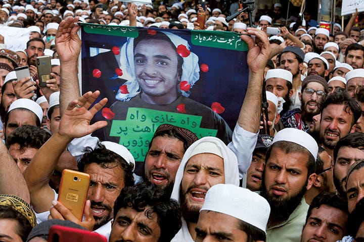 米国市民を法廷で銃殺した少年を支持するデモ（ペシャワール）　AP/AFLO