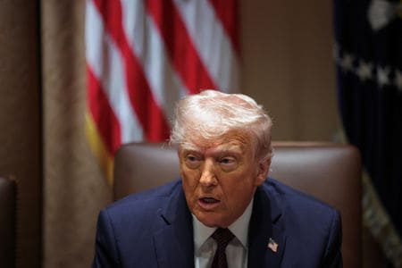 トランプ米大統領は２４日、「多くの国」を関税免除の対象とする可能性があるとの考えを示した。（２０２５年　ロイター/Carlos Barria）