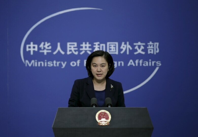 　３月２３日、中国外務省の華春瑩報道官（写真）は、米国は中国の防空識別圏（ＡＤＩＺ）を尊重すべきだと述べた。中国当局者は、同国が設定した東シナ海のＡＤＩＺに米国の爆撃機が不正に入ったとしていた。写真は北京で昨年１月撮影（２０１７年　ロイター／Jason Lee）