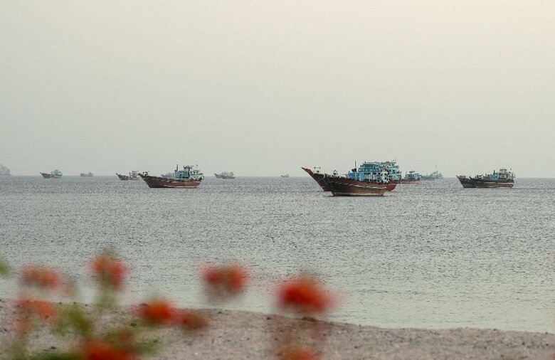 写真は５月、ホルムズ海峡の船舶。REUTERS