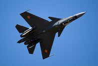 黒海上空でロシア軍機が米軍機に異常接近、新冷戦で増えるニアミス