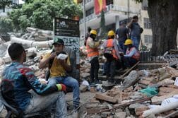 コロンビア地震、死者250人に　「72時間」前に懸命の救出活動続く