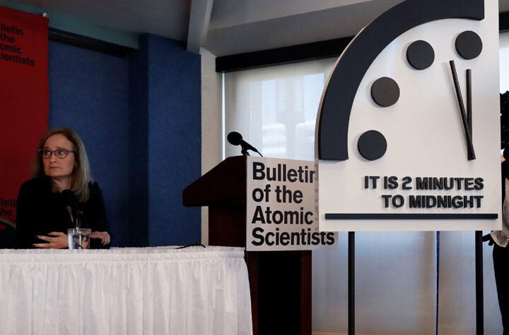 世界終末時計の針は「終末」まで2分の時を示している（写真は昨年2018年の世界時計）　Leah Millis-REUTERS