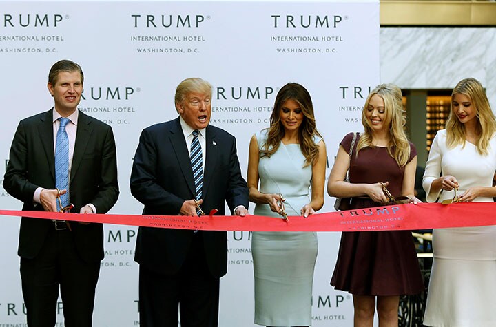 バクーのホテルは開業のめどが立たない（写真は昨年10月、ワシントンで開業したホテル）　Gary Cameron-REUTERS