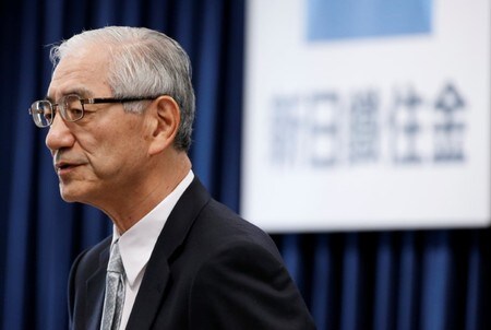 　１２月２２日、新日鉄住金の進藤孝生社長（写真）はロイターとのインタビューで、製品検査データ改ざん問題を抱える神戸製鋼所とのアライアンスについて「１１月に更新した。協力関係は全く変わらない」と述べた。アライアンスは５年ごとの更新だという。４月撮影（２０１７年　ロイター/Kim Kyung-Hoon）