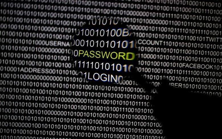 サイバーセキュリティーの専門家スティーブン・アデア氏のチームは今年、ハッカー攻撃を受けたあるシンクタンクのネットワークの分析・修復作業を進めていた。写真はベルリンで2013年5月撮影（2020年　ロイター／Pawel Kopczynski）