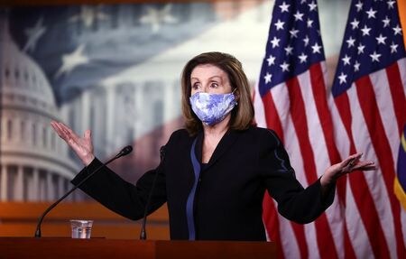 米民主党のペロシ下院議長は１３日、大統領選でバイデン前副大統領が当選を確実にしたことで、民主党は過半数を握る議会下院で一段の力が発揮できるようになるとの考えを示した（２０２０年　ロイター／Hannah McKay）