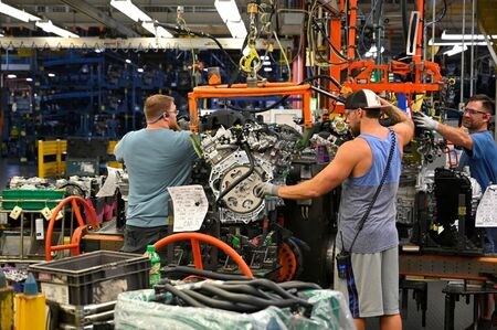 米労働省が５日発表した第３・四半期の非農業部門労働生産性（速報値）は、季節調整済みの年率で前期比４．９％上昇した。テネシー州スプリングヒルで昨年８月撮影（２０２０年　ロイター/HARRISON MCCLARY）