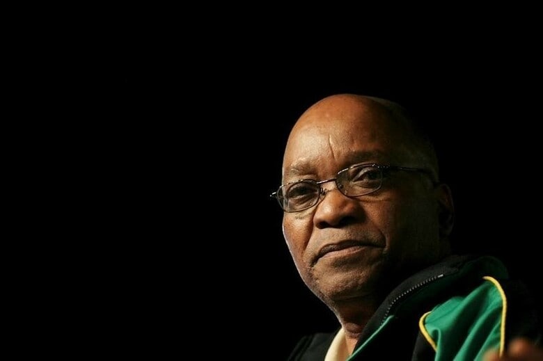 １１月１日、南アフリカのネルソン・マンデラ財団は、ズマ大統領（写真）が同国の「車輪を脱落させている」と非難、政権与党のアフリカ民族会議に指導者の交代を求めた。ポロクワネで２００７年１２月撮影（２０１６年　ロイター/Siphiwe Sibeko）