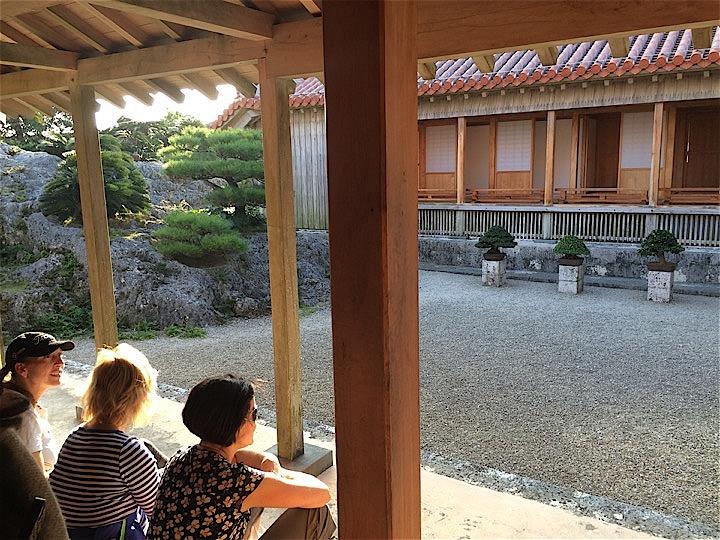 世界三大投資家の1人、ジム・ロジャーズ氏によると、日本で今後投資すべき産業は観光業と農業、教育事業だという