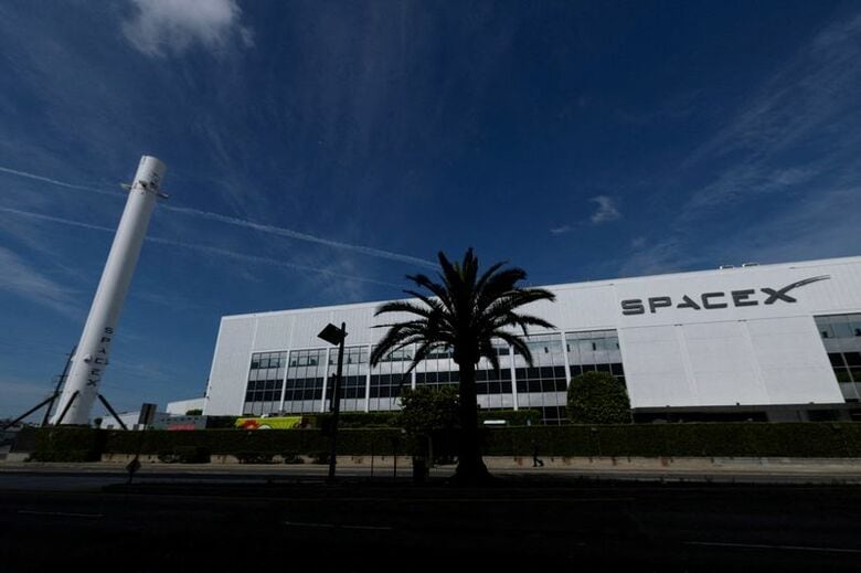 米カリフォルニア州のスペースX社施設で4月23日撮影　REUTERS/Mike Blake/File Photo