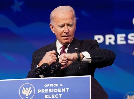 　１２月１７日、バイデン次期米大統領は、早ければ来週にも新型コロナワクチンの接種を受ける見通し。政権移行担当高官が明らかにした。１６日、デラウェア州ウィルミントンで代表撮影（２０２０年　ロイター/Kevin Lamarque）