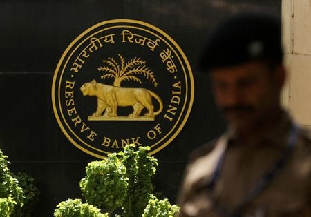 インド準備銀行（ＲＢＩ、中央銀行）は２月１９日に公表した月報で、国内経済は政府が発表した減税措置に支えられるとの見通しを示した。写真はムンバイにあるＲＢＩ本店。２０２３年４月撮影（２０２５年　ロイター/Francis Mascarenhas）