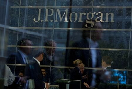 米金融大手ＪＰモルガン・チェースの第１・四半期決算は、新型コロナウイルス禍に伴い計上していた貸倒引当金を戻し入れたことで、利益が５倍に拡大した。写真は２０１３年９月、ロンドンで撮影（２０２１年　ロイター／Neil Hall/File Photo）
