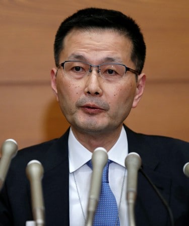 　４月１６日、日銀の若田部昌澄副総裁は午後の参議院決算委員会で、日銀の金融政策運営はイールドカーブをフラット化させることが狙いではないとし、デフレ脱却に向けてマネーを供給すべきとの観点から行っていると語った。写真は３月撮影（２０１８年　ロイター/Toru Hanai）