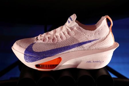 米スポーツ用品大手ナイキのオンラインストアへのアクセス件数が、パリ五輪が開幕した７月２６日から８月１日までに増加し、売上高押し上げに寄与しているもよう。４月撮影（２０２４年　ロイター/Stephanie Lecocq）