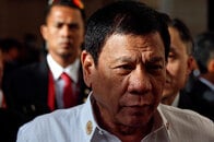 ドゥテルテは「負傷した司法省職員を射殺した」