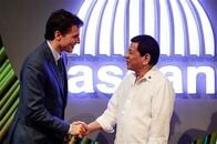フィリピン･ドゥテルテ､産廃ゴミ送りつけ放置のカナダに激怒「引き取らないなら戦争だ！｣