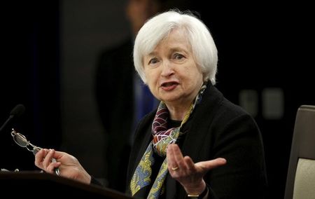 　３月１６日、米連邦準備理事会（ＦＲＢ）は１６日まで開催した米連邦公開市場委員会で、政策金利の据え置きを決定した。写真は会見するイエレン議長、ワシントンで撮影（２０１６年　ロイター/Kevin Lamarque）